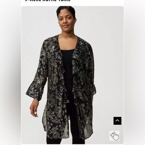 Torrid sz 0 ruffle tunic in black and gold foil flowers NWT